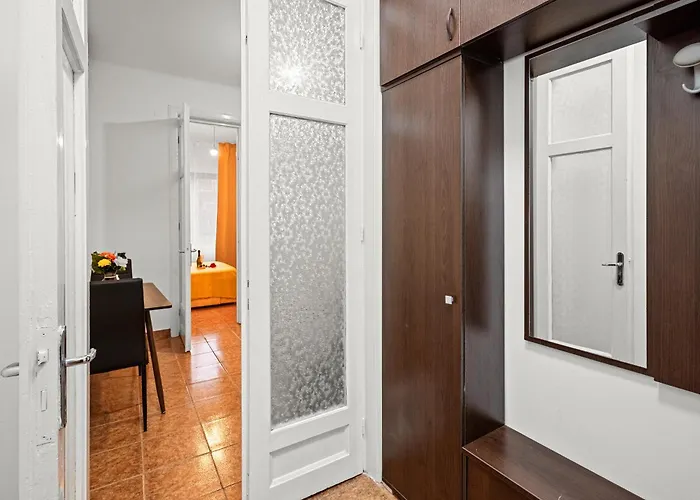 Апартаменти Stepup Apartment, Old Town Bucharest, Center, Classic Escape *